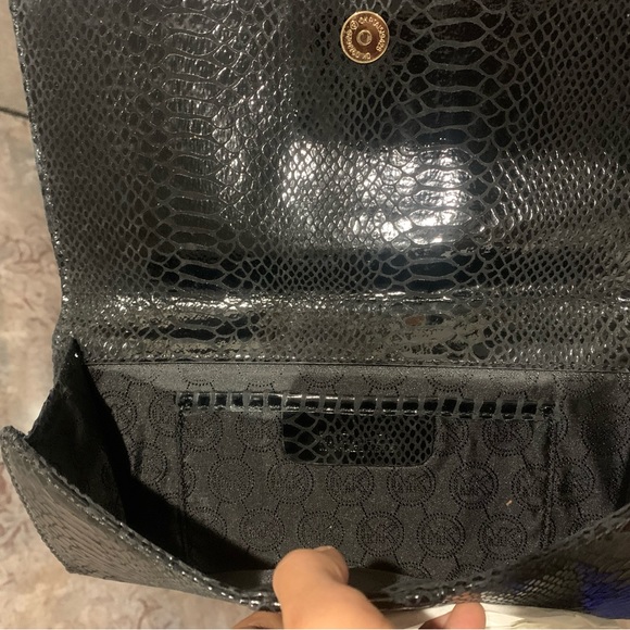 Authentic Michael Kors Clutch in mint condition - Picture 5 of 8